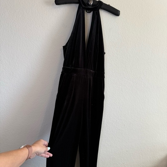 Sunset + Spring Black Halter Neck Deep Plunge Black Velvet Jumpsuit Size XS - Picture 5 of 16